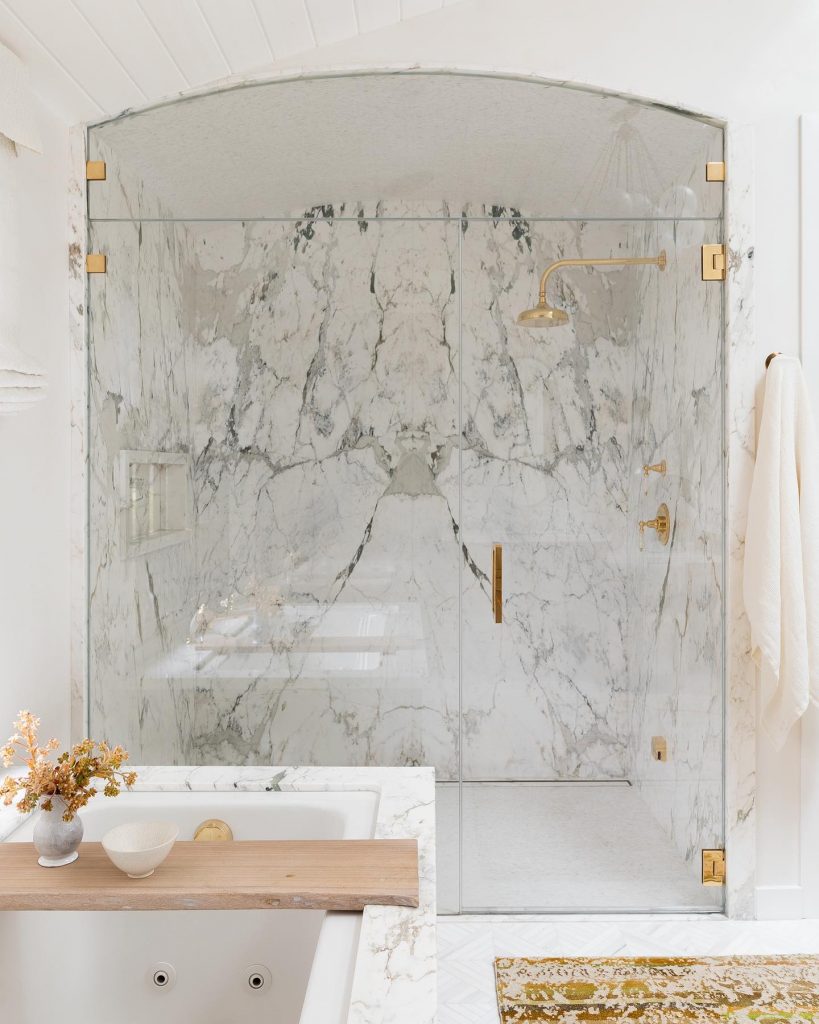 marble brass bathroom trend