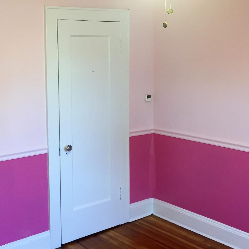 Benjamin Moore Aztec Lily, the lower wall Benjamin Moore Pink Ladies 