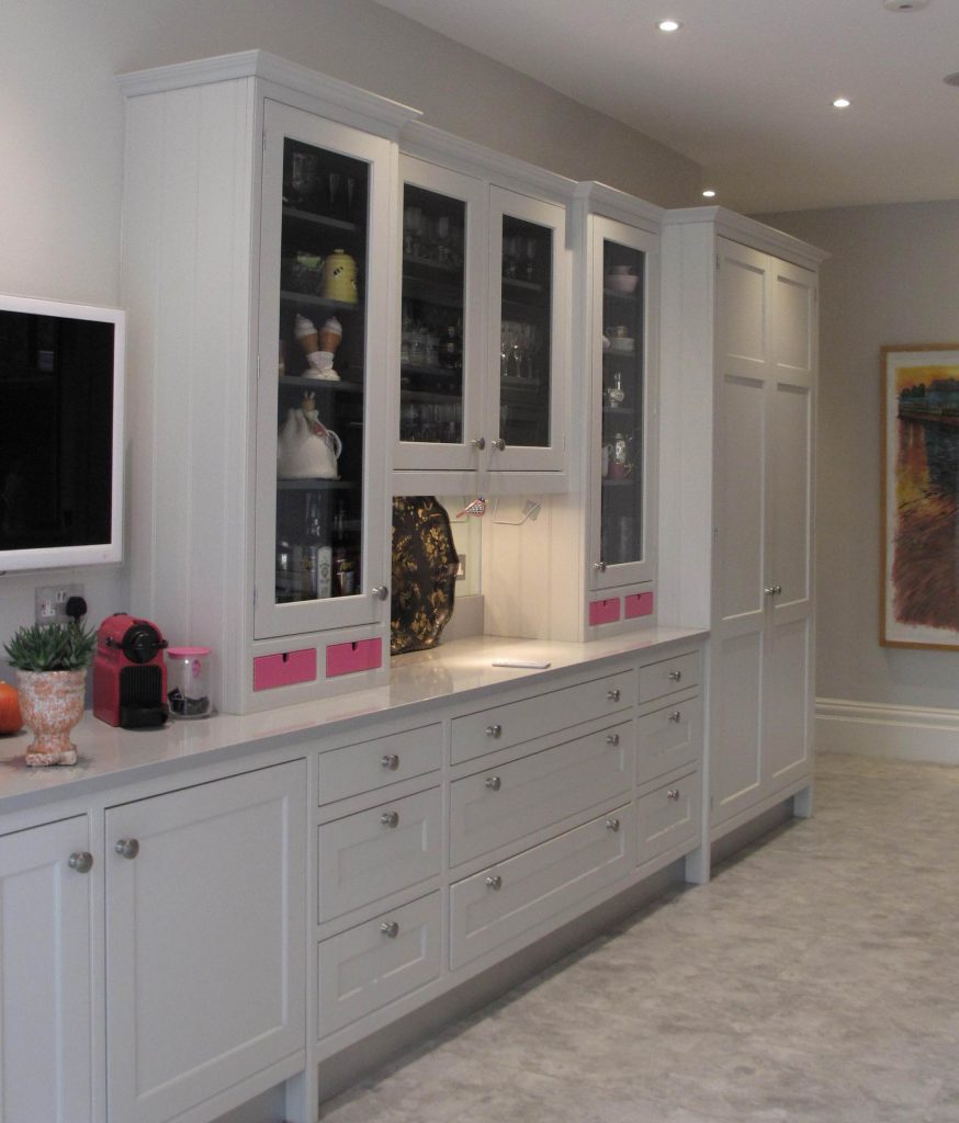 White kitchen with pink details