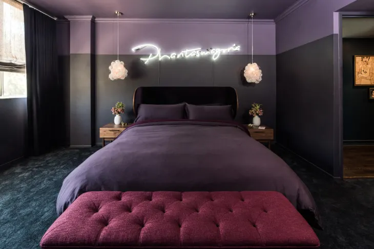 Two toned walls in purple and gray black