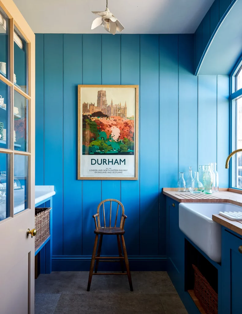 kitchen painted in Plain English’s ‘Scullery Latch’