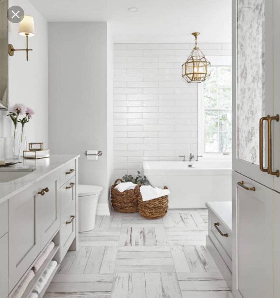 Benjamin Moore Paper White paint bathroom