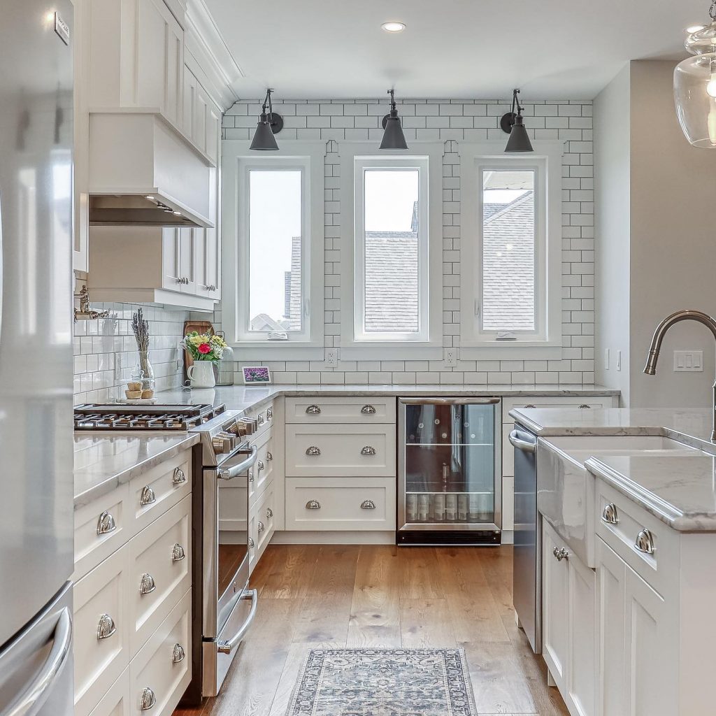 Benjamin Moore simply white kitchen cabinets