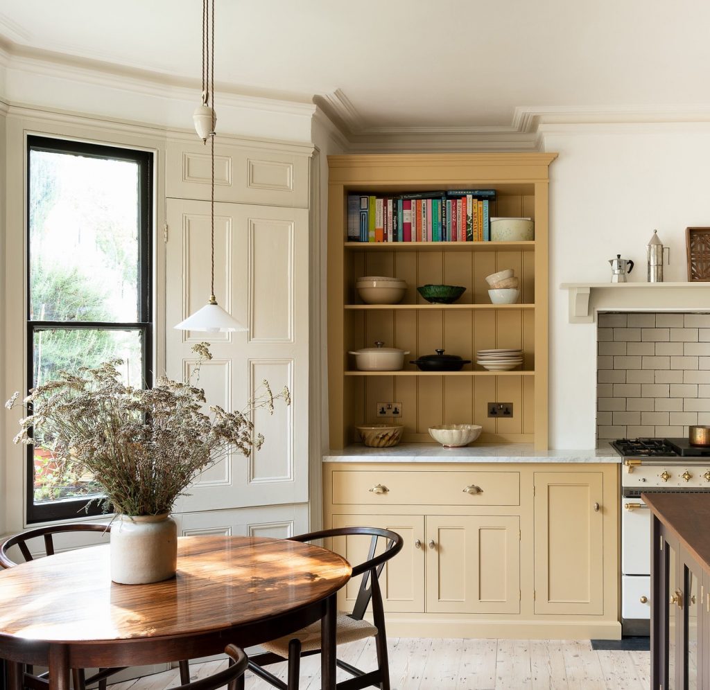 english kitchen design yellow