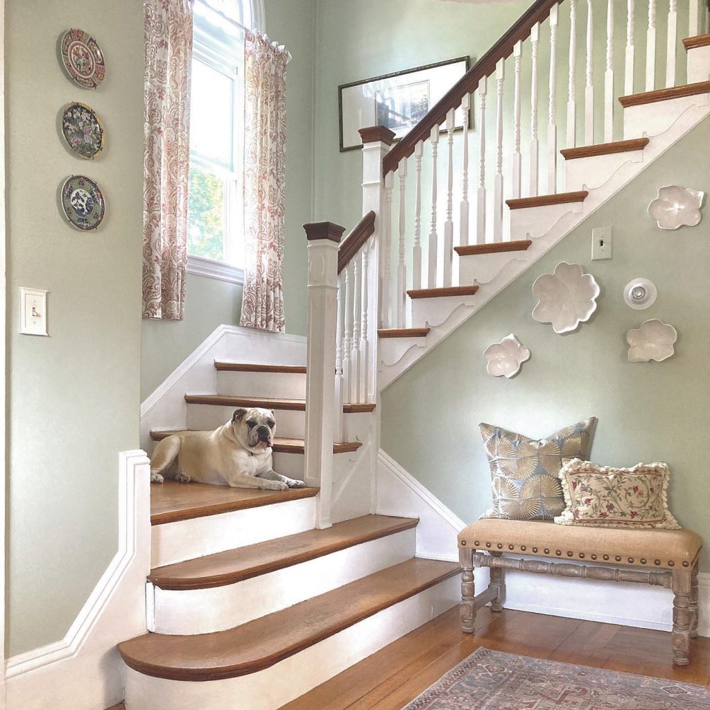 Sherwin Williams Livable Green wall paint color in a light green
