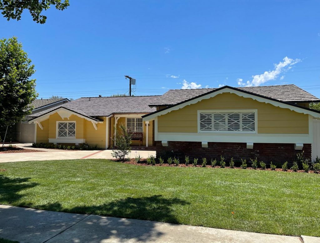 Benjamin Moore Chestertown Buff mustard yellow exterior paint