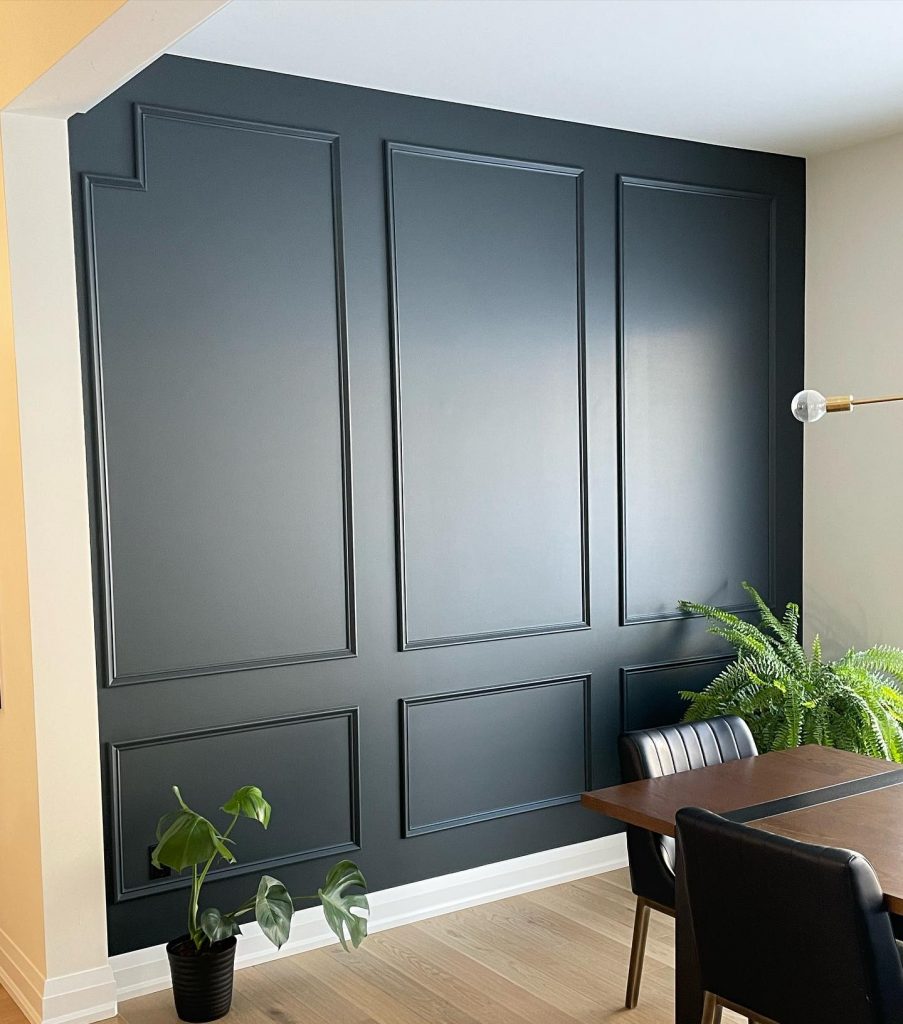 Benjamin Moore Midnight feature wall