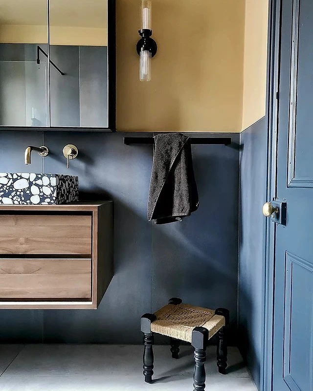 Benjamin Moore Blue Note bathroom walls and door