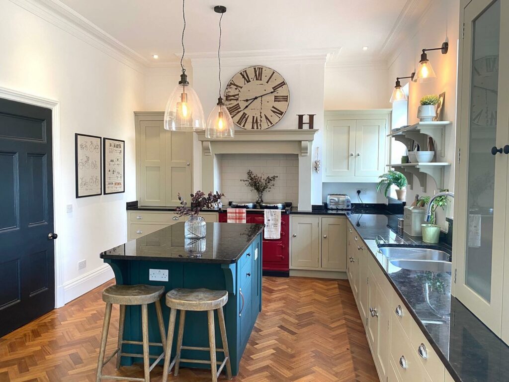 Benjamin Moore Tarrytown Green kitchen island